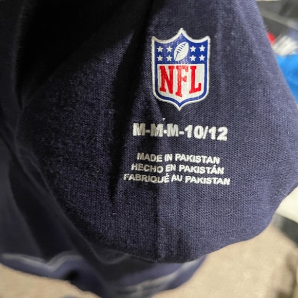 NFL New England Patriots Dark Blue Tee with Silver Graphic - Picture 2 of 6